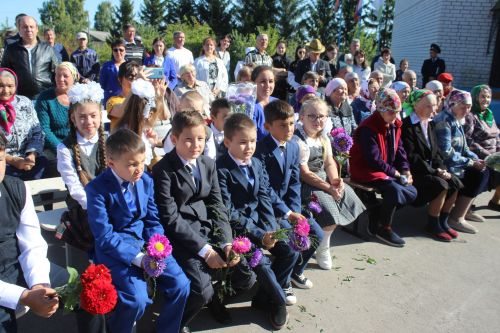 Кече Мәме мәктәбендә узган Белем бәйрәменнән мизгелләр
