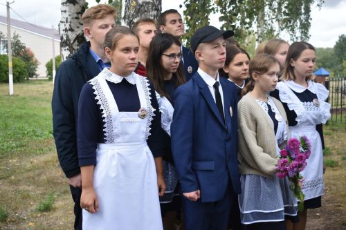 В селе Большое Подберезье состоялся митинг, посвященный Дню танкиста