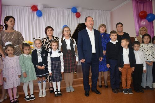 В детской школе искусств состоялась торжественная линейка, посвященная Дню знаний