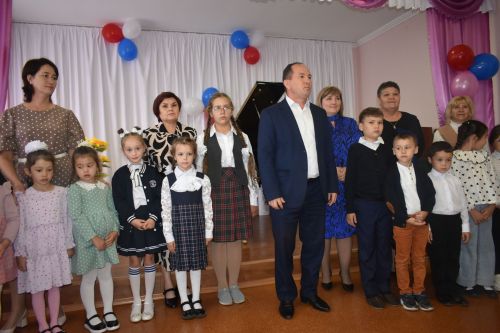 В детской школе искусств состоялась торжественная линейка, посвященная Дню знаний