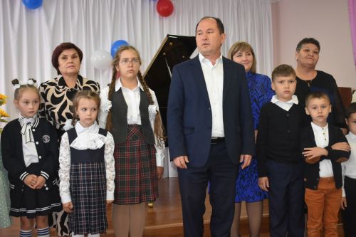 В детской школе искусств состоялась торжественная линейка, посвященная Дню знаний