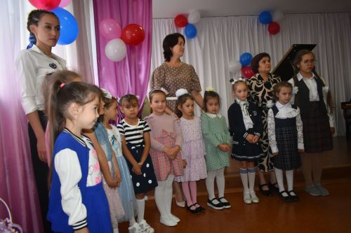 В детской школе искусств состоялась торжественная линейка, посвященная Дню знаний