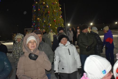 В новогоднюю ночь в Кайбицах разыграли бычка, барана и кролика
