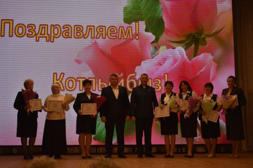 На праздничном мероприятии ко Дню учителя чествовали лучших кайбицких педагогов