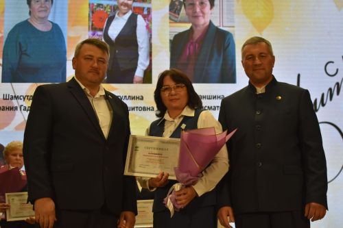На праздничном мероприятии ко Дню учителя чествовали лучших кайбицких педагогов