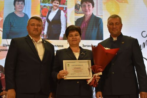 На праздничном мероприятии ко Дню учителя чествовали лучших кайбицких педагогов
