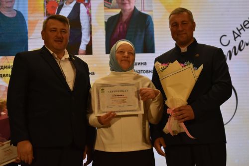 На праздничном мероприятии ко Дню учителя чествовали лучших кайбицких педагогов