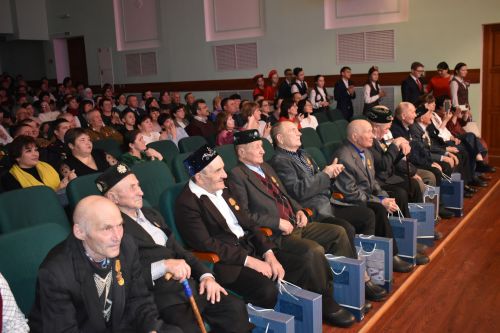 Ватанны саклаучылар көне уңаеннан «Балкыш» фестивалендә катнашучылар зур концерт куйды