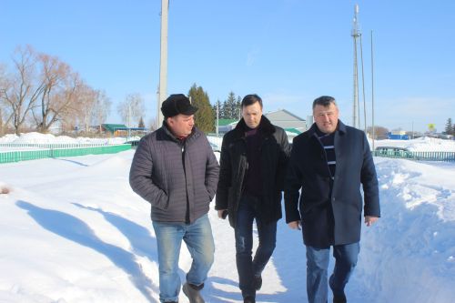 В первый день голосования глава Кайбицкого района с министром Минземимущества РТ побывали на избирательных участках района