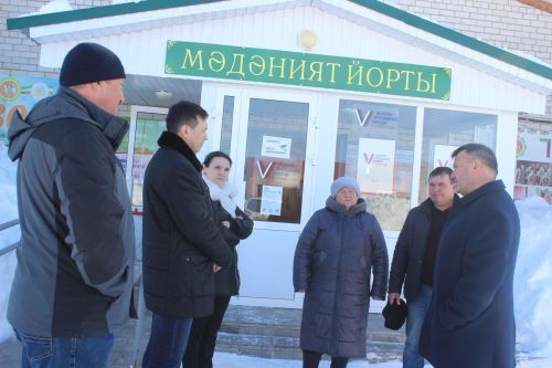 В первый день голосования глава Кайбицкого района с министром Минземимущества РТ побывали на избирательных участках района