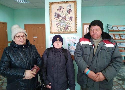 В первый день выборов Президента страны в Ульянковский избирательный участок многодетная семья Решеткиных пришла с раннего утра