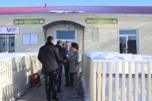 В первый день голосования глава Кайбицкого района с министром Минземимущества РТ побывали на избирательных участках района