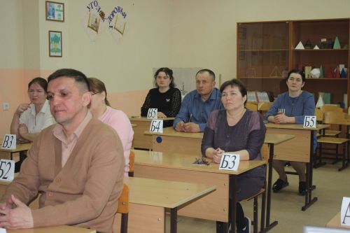 Родители кайбицких выпускников провели день сдачи ЕГЭ