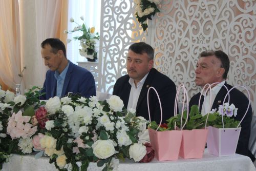 Накануне 8 Марта в Кайбицах встретились с матерями и женами участников спецоперации
