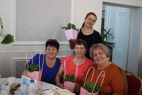 Накануне 8 Марта в Кайбицах встретились с матерями и женами участников спецоперации