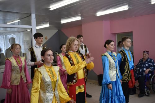 Глава Кайбицкого района поздравил жителей дома-интерната с праздником 8 марта