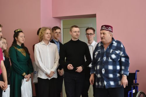 Глава Кайбицкого района поздравил жителей дома-интерната с праздником 8 марта
