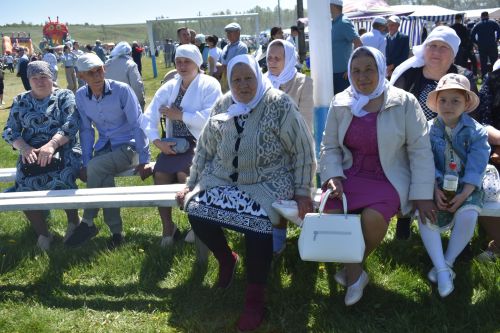 Кайбычлылар Чувашия Республикасы Комсомол районының Урмай авылында Сабантуй бәйрәмен гөрләтеп кайтты