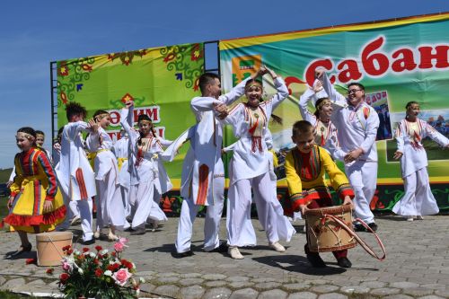 Кайбычлылар Чувашия Республикасы Комсомол районының Урмай авылында Сабантуй бәйрәмен гөрләтеп кайтты