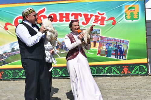 Кайбычлылар Чувашия Республикасы Комсомол районының Урмай авылында Сабантуй бәйрәмен гөрләтеп кайтты