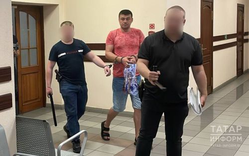 «Не бил, а тормошил по совету психолога»: что рассказал в суде отец, избивший сына