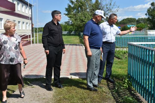 Район башлыгы мәктәпләрнең һәм балалар бакчаларының яңа уку елына әзерлеге белән танышуын дәвам итә