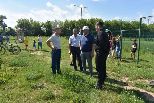 Район башлыгы мәктәпләрнең һәм балалар бакчаларының яңа уку елына әзерлеге белән танышуын дәвам итә