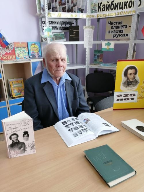 85-летний житель Большого Подберезья читает наизусть стихи Пушкина