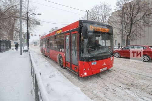 В Казани произошло массовое ДТП с участием красного автобуса