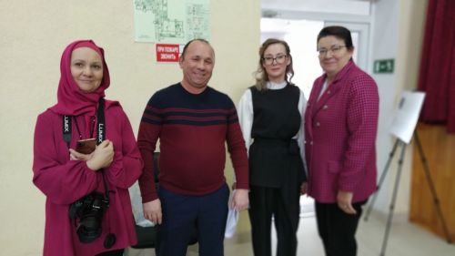 В рамках встречи со старшеклассниками состоялось открытие фотовыставки «Молодое поколение выбирает»