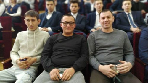 В рамках встречи со старшеклассниками состоялось открытие фотовыставки «Молодое поколение выбирает»