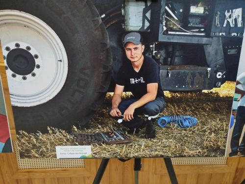 В рамках встречи со старшеклассниками состоялось открытие фотовыставки «Молодое поколение выбирает»