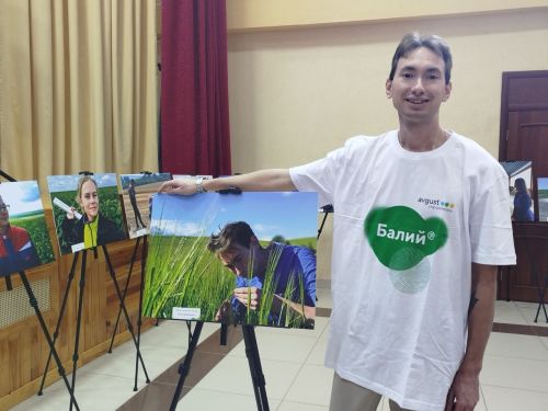 В рамках встречи со старшеклассниками состоялось открытие фотовыставки «Молодое поколение выбирает»