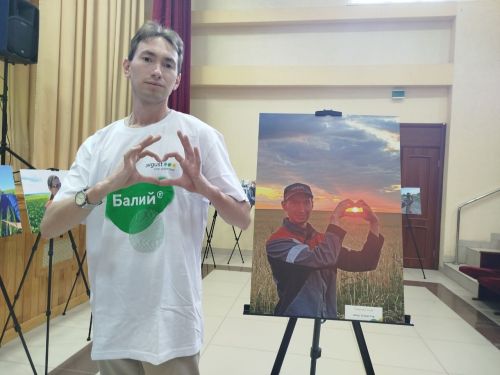 В рамках встречи со старшеклассниками состоялось открытие фотовыставки «Молодое поколение выбирает»