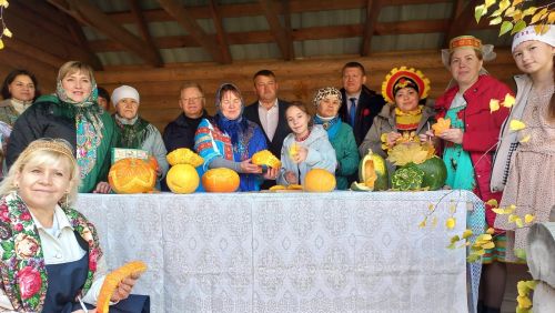 В Большом Подберезье наряду с фестивалем русской песни прошел праздник тыквы