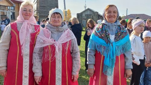 В Большом Подберезье наряду с фестивалем русской песни прошел праздник тыквы