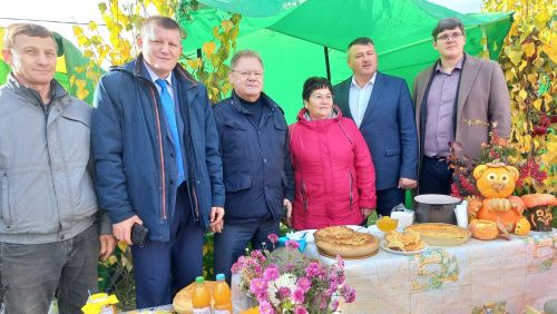 В Большом Подберезье наряду с фестивалем русской песни прошел праздник тыквы