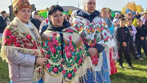 В Большом Подберезье наряду с фестивалем русской песни прошел праздник тыквы
