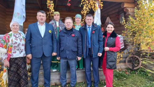 В Большом Подберезье наряду с фестивалем русской песни прошел праздник тыквы