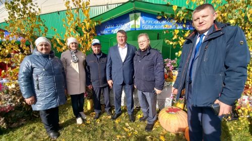 В Большом Подберезье наряду с фестивалем русской песни прошел праздник тыквы