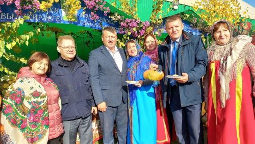 В Большом Подберезье наряду с фестивалем русской песни прошел праздник тыквы