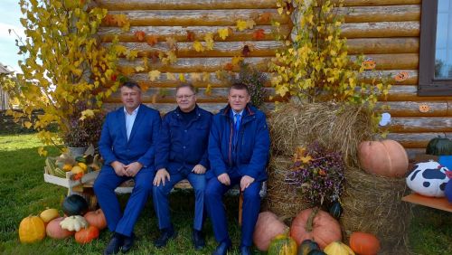 В Большом Подберезье наряду с фестивалем русской песни прошел праздник тыквы
