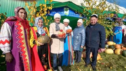 В Большом Подберезье наряду с фестивалем русской песни прошел праздник тыквы