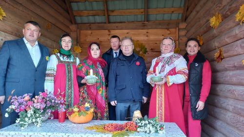 В Большом Подберезье наряду с фестивалем русской песни прошел праздник тыквы