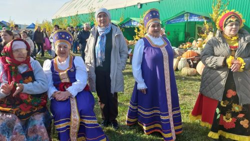 В Большом Подберезье наряду с фестивалем русской песни прошел праздник тыквы
