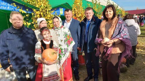 В Большом Подберезье наряду с фестивалем русской песни прошел праздник тыквы