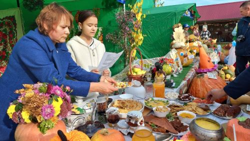 В Большом Подберезье наряду с фестивалем русской песни прошел праздник тыквы