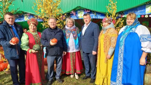 В Большом Подберезье наряду с фестивалем русской песни прошел праздник тыквы