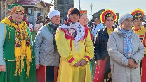 В Большом Подберезье наряду с фестивалем русской песни прошел праздник тыквы
