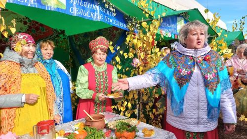 В Большом Подберезье наряду с фестивалем русской песни прошел праздник тыквы
